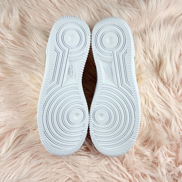 New Nike Women’s Air Force 1 Liquid Metal Gold - Picture 5 of 5